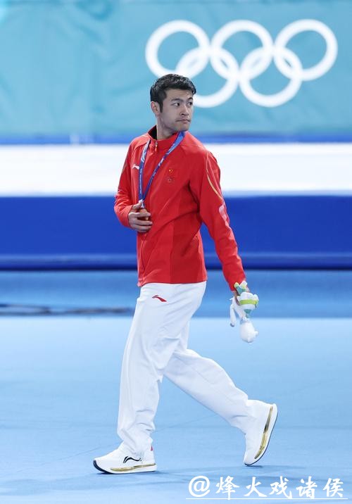 铜牌比金牌还燃!宁忠岩死磕美国“外星人”斯托尔兹,抢下中国速滑历史突破,这四年他等的就是这一刻! 铜牌比金牌还燃!宁忠岩死磕美国“外星人”斯托尔兹,抢下中国速滑历史突破,这四年他等的就是这一刻!
