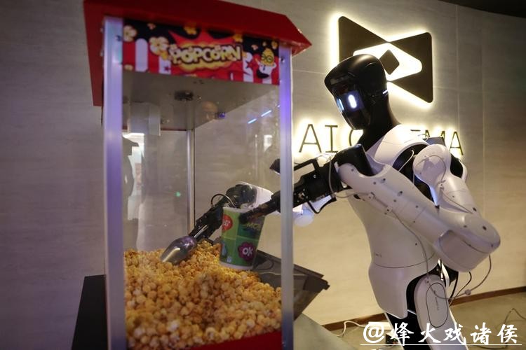 【城事】AI机器人“入职”影院,负责检票巡场配送爆米花,比人力成本低得多 【城事】AI机器人“入职”影院,负责检票巡场配送爆米花,比人力成本低得多