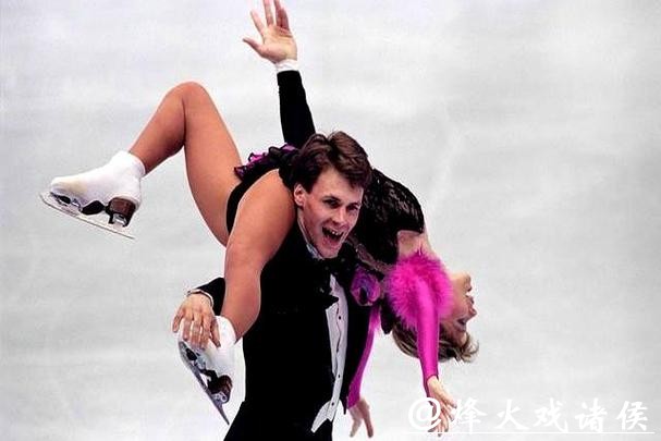 米兰冬奥｜带着父母遗愿和全家福出场，瑙莫夫走出空难阴霾，圆梦花滑男单赛场