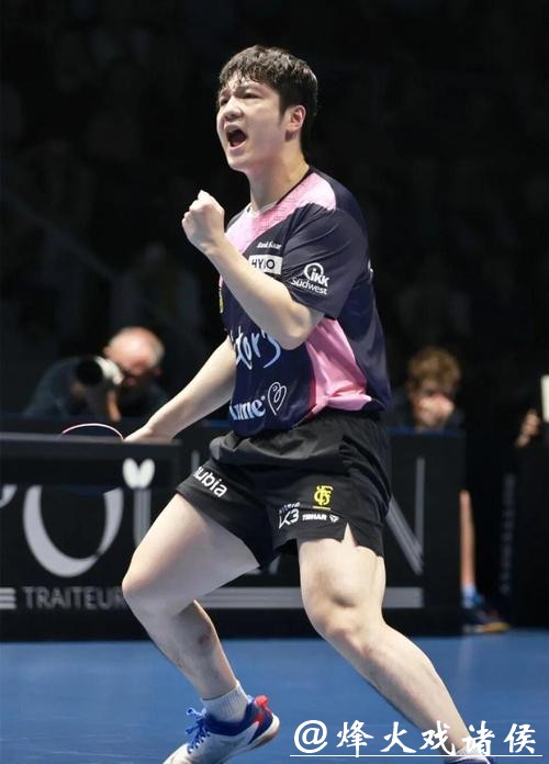 樊振东2-3输国乒19岁小将，两连败后他却笑了！得知原因他并没输
