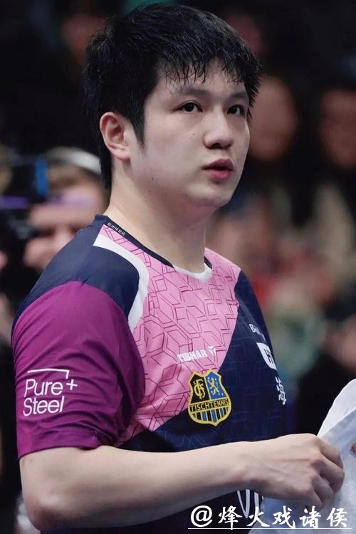 樊振东2-3输国乒19岁小将，两连败后他却笑了！得知原因他并没输