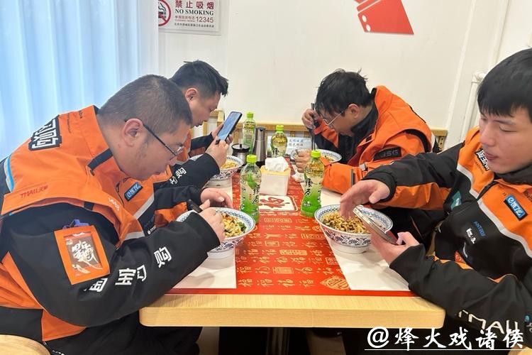 确保老人除夕吃上热饺子，淘宝闪购京沪杭三地老年助餐“春节不打烊”